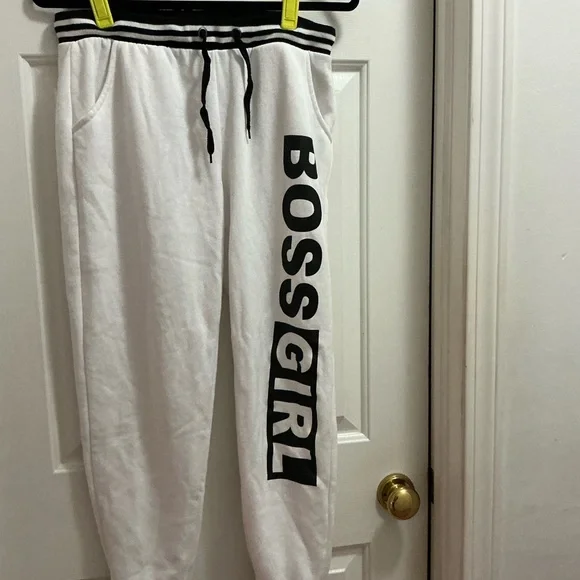 Rue 21—White Size M Polyester/Cotton Sweatpants/Joggers w/Black 'BOSS GIRL' Text - Picture 8 of 8